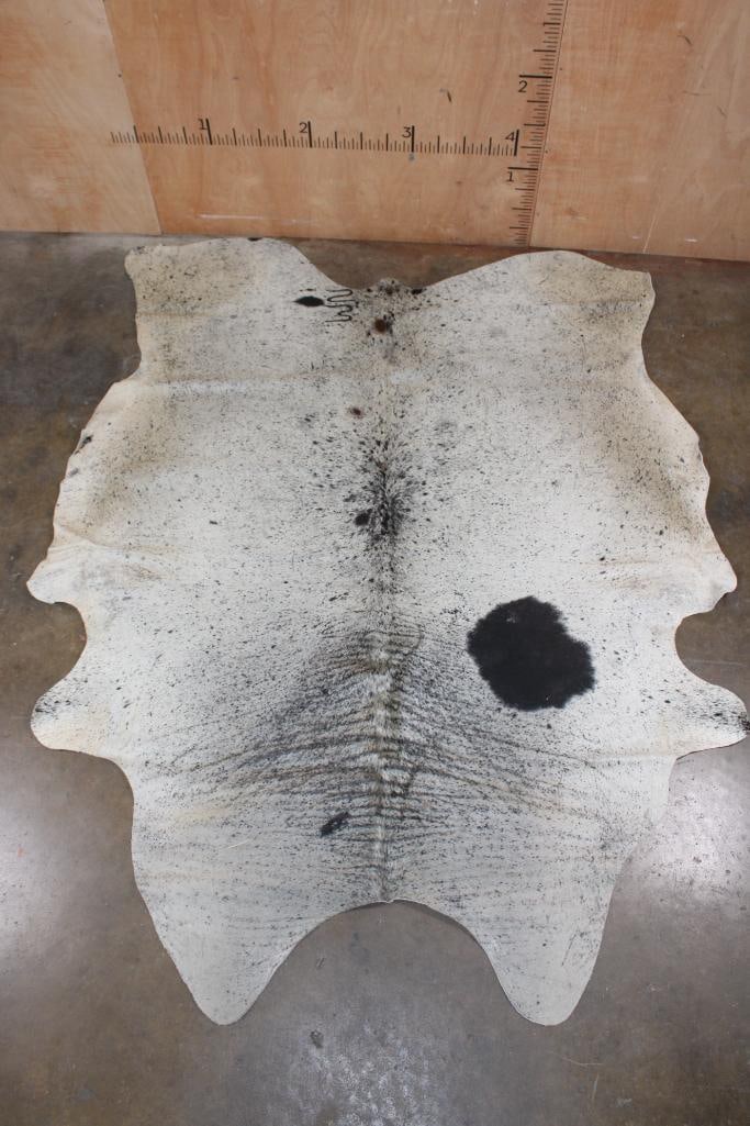 *Brand New* Salt and Pepper COWHIDE or COWHIDE Rug: *Brand New* Salt and Pepper COWHIDE or COWHIDE Rug. It measures 92" Long x 73" Wide and is made from 100% genuine Cowhide Leather. Cowhides are known for being durable, easy to clean, and