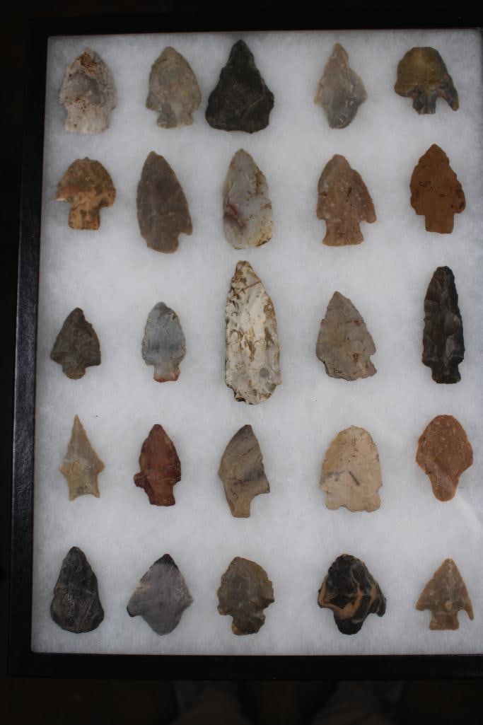 (25) Native American ARROWHEADS or Projectile Points in a Display Case: 25 Native American ARROWHEADS or Projectile Points. The collection contains various types of points, possibly including spearheads and dart heads made from materials like chert and flint. They