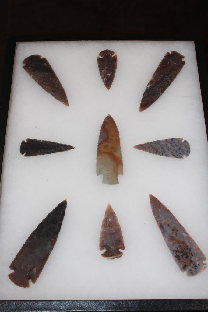 (9) Large Native American Spear Points, Projectile Points or ARROWHEADS in a Display Case: 9 Large Native American Spear Points, Projectile Points or ARROWHEADS. They measure 3" Long to 4.5" Long and are displayed in a Case with Glass that measures 16.25" Long x 12.25" Wide. They are