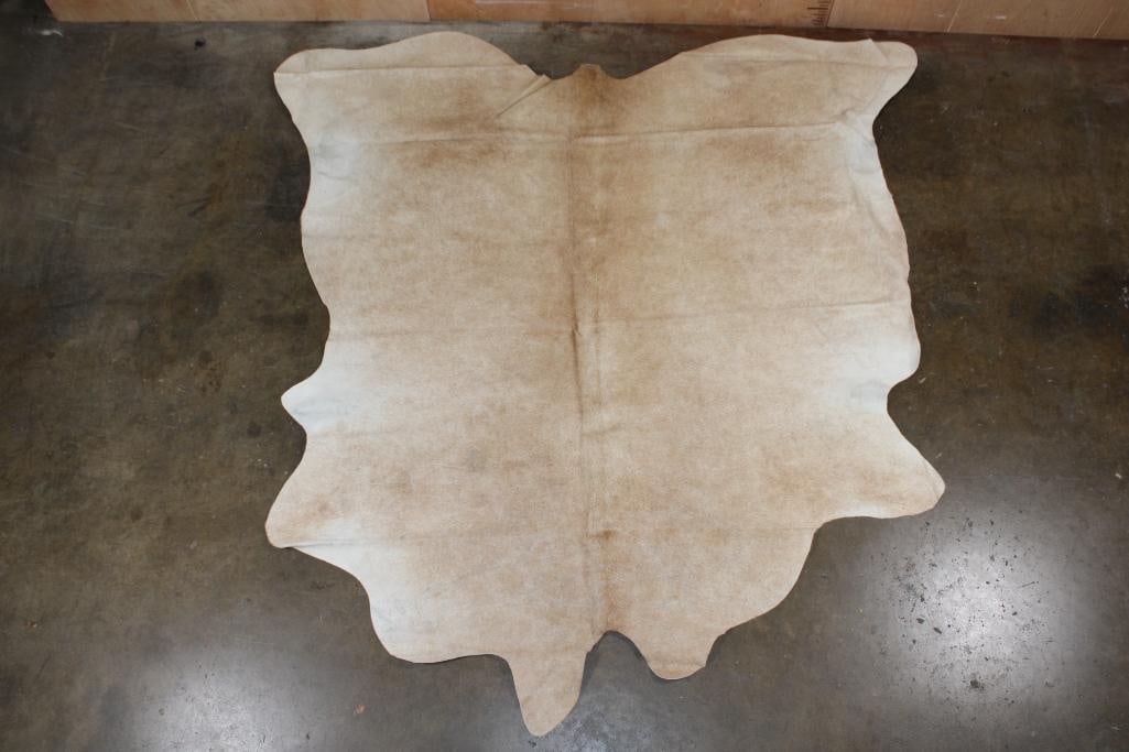 *Brand New* Champagne or Beige COWHIDE or COWHIDE Rug (1 of 3)