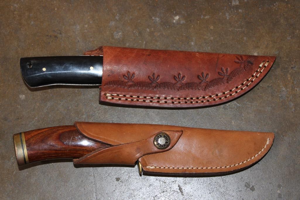 (1) Fixed Blade Buck 192 KNIFE and (1) Damascus Steel Fixed Blade KNIFE with Leather Sheaths: 2 Nice Fixed Blade KNIVES. 1 Buck 192 U.S.A. Knife with a Wood and Brass Handle that measures 8.5" Long with a 4 1/8" Long Blade. 1 Damascus Steel Knife that measures 8.5" Long with a 4" Long Blade