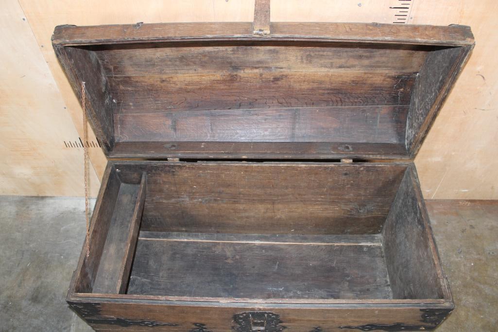 Antique 18th Century European Oak Immigrant TRUNK with the Key and Forged Hardware - 11