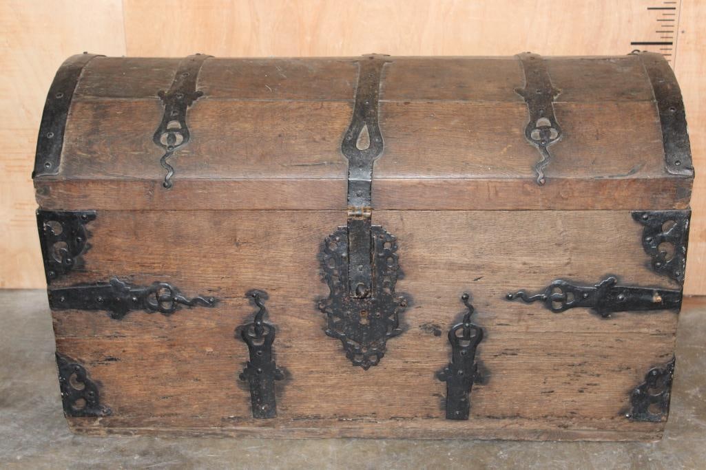 Antique 18th Century European Oak Immigrant TRUNK with the Key and Forged Hardware (1 of 11)