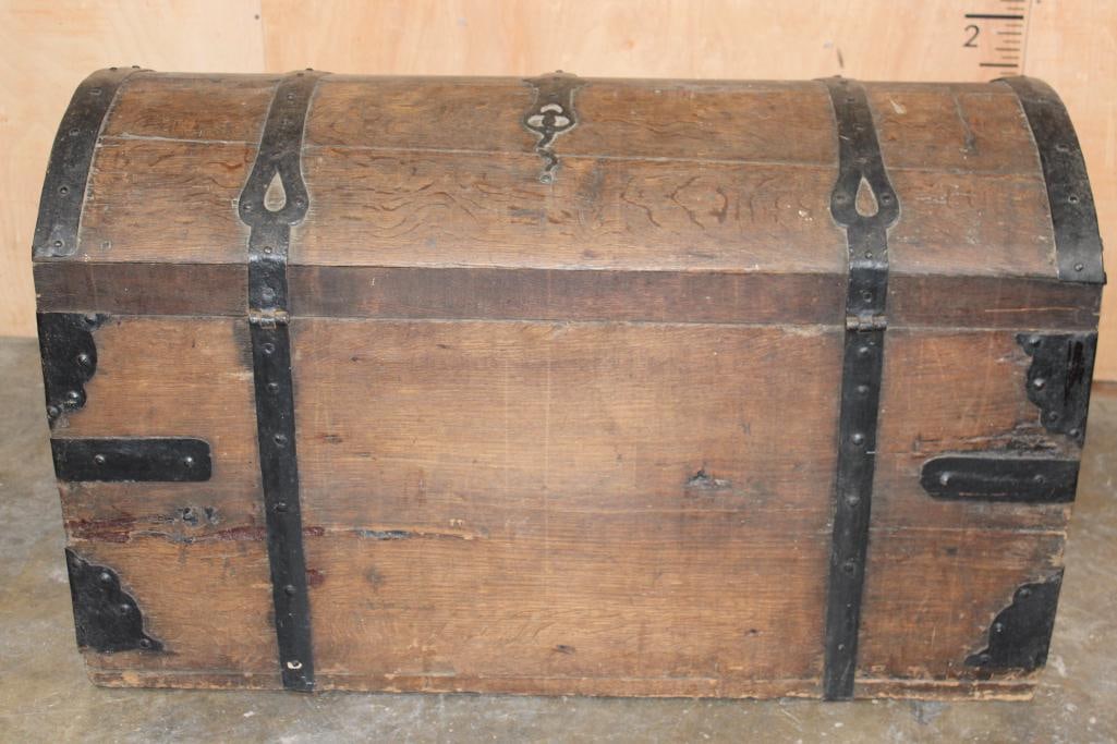 Antique 18th Century European Oak Immigrant TRUNK with the Key and Forged Hardware - 4