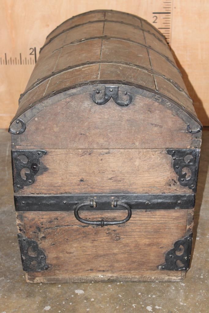 Antique 18th Century European Oak Immigrant TRUNK with the Key and Forged Hardware - 6