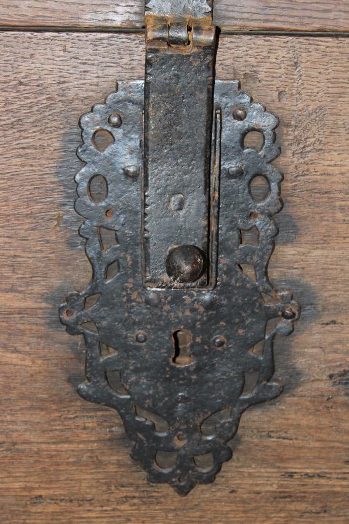 Antique 18th Century European Oak Immigrant TRUNK with the Key and Forged Hardware - 7