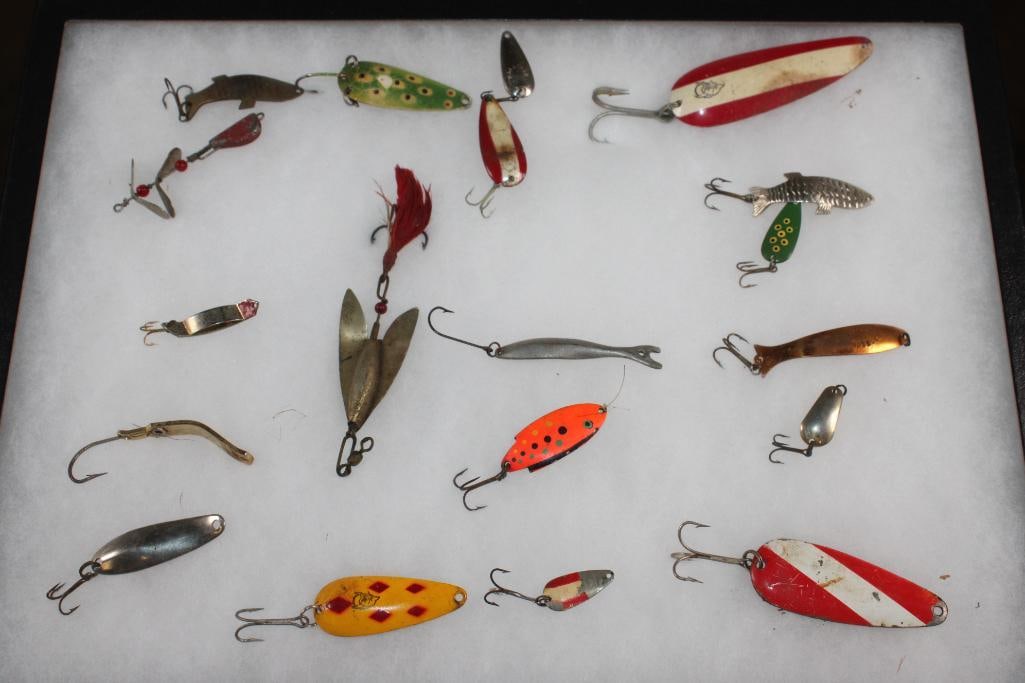 (19) Vintage Fishing BAITS and LURES in a Display Case (1 of 11)