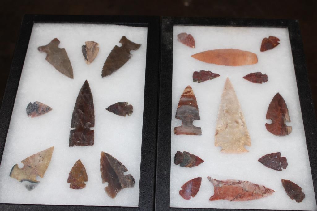 (22) Native American ARROWHEADS or Projectile Points in 2 Display Cases: 22 Native American ARROWHEADS or Projectile Points. They measure approximately 1" to 4" Long each. They are displayed in 2 Cases with Glass that measure 12" Long x 8" Wide. There is a Prehistoric 