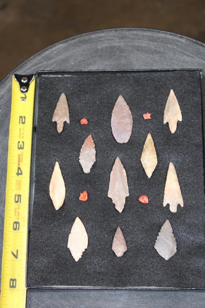 11 Prehistoric Native American PROJECTILE POINTS or ARROWHEADS in a Display Case with 4 Pieces of - 2