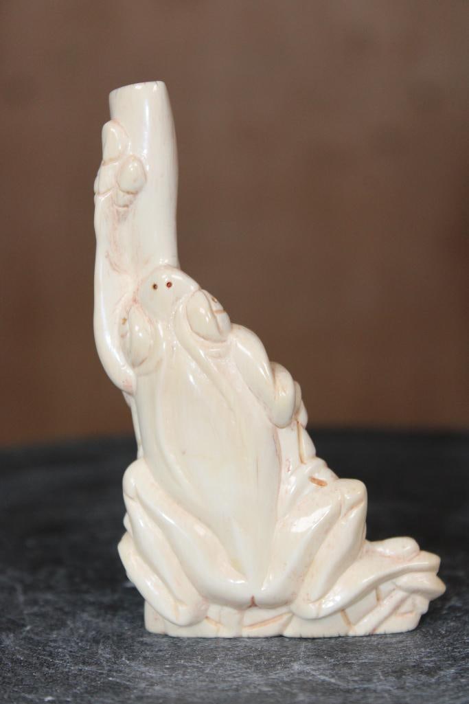 Guillermo Leal, Carved Fossilized MAMMOTH IVORY TUSK of a Tree Frog: Guillermo Leal, Carved Fossilized MAMMOTH IVORY TUSK of a Tree Frog climbing a base with leaves. It measures 4" Tall x 2.5" Wide x 5/8" Thick and Weighs 1 oz. It is Signed by Guillermo Leal (Texas