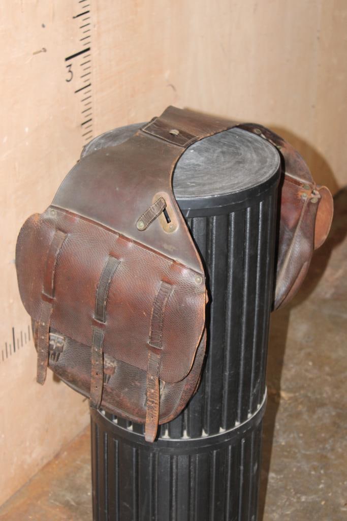 Original WWI U.S. Cavalry McClellan SADDLE BAG made of Leather with Brass Hardware - 2