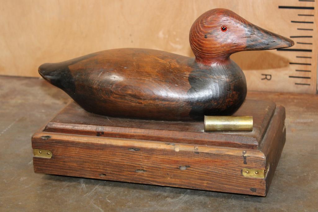 Wooden Duck DECOY Cigar Box: Wooden Duck DECOY Cigar Box. The Duck Decoy is Removable (1 screw) and has Red Glass Eyes. It measures 14.5" Long x 7" Wide x 9.75" Tall. The Total Weight is 4.4 lbs. COLLECTIBLE DUCK DECOYS AND