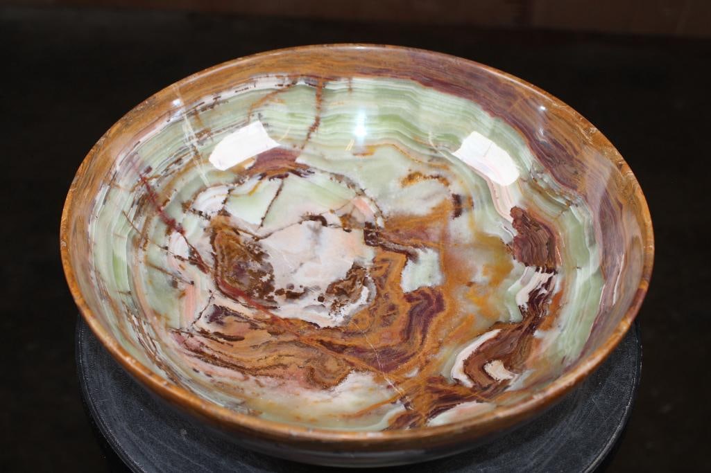 Big Polished GREEN BANDED ONYX Bowl: Big Carved and Polished GREEN BANDED ONYX Bowl It measures 11.75" Wide x 3 3/8" Tall and the Total Weight is 4 lbs 4 oz. Green banded onyx is a naturally banded stone valued for its visual appeal and