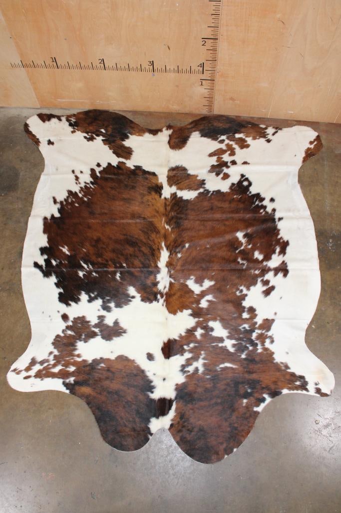 *Brand New* Tri-color COWHIDE or COWHIDE RUG: *Brand New* Tri-color COWHIDE or COWHIDE RUG. It measures 85" Long x 80" Wide and is made from 100% genuine Cowhide Leather. Cowhides are known for being durable, easy to clean, and