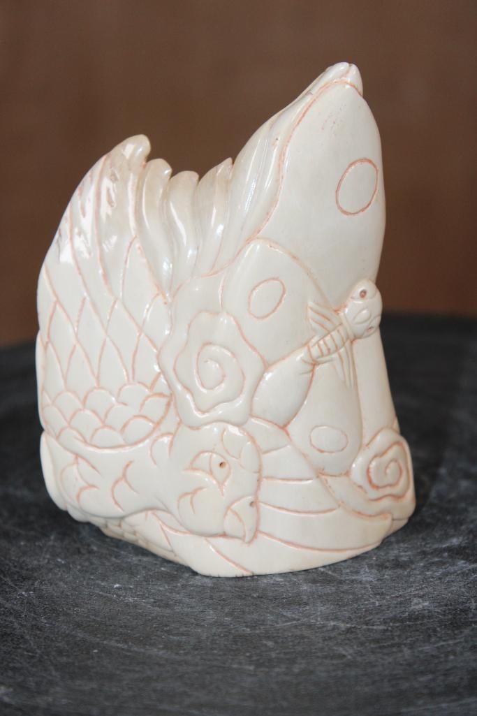 Guillermo Leal, Carved Fossilized MAMMOTH IVORY TUSK Bird with Butterflies and Wind Swirls: Guillermo Leal, Carved Fossilized MAMMOTH IVORY TUSK Bird with Butterflies and Wind Swirls. It measures 8.5" Tall x 3.5" Wide x 1.5" Depth and Weighs 4 oz.It is Signed by Guillermo Leal (Texas