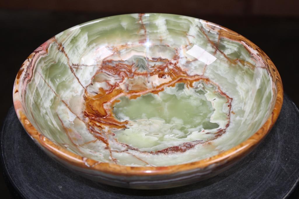 Big Polished GREEN BANDED ONYX Bowl: Big Carved and Polished GREEN BANDED ONYX Bowl It measures 10" Wide x 3" Tall and the Total Weight is 3 lbs 12 oz. Green banded onyx is a naturally banded stone valued for its visual appeal and