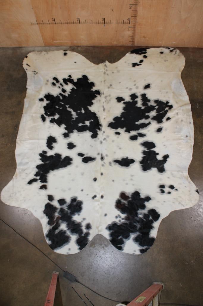 *Brand New* XL Black and White COWHIDE or COWHIDE RUG (1 of 3)