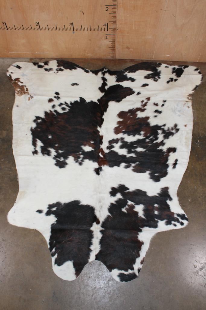 *Brand New* Tri-color COWHIDE or COWHIDE RUG: *Brand New* Tri-color COWHIDE or COWHIDE RUG. It measures 80" Long x 76" Wide and is made from 100% genuine Cowhide Leather. Cowhides are known for being durable, easy to clean, and