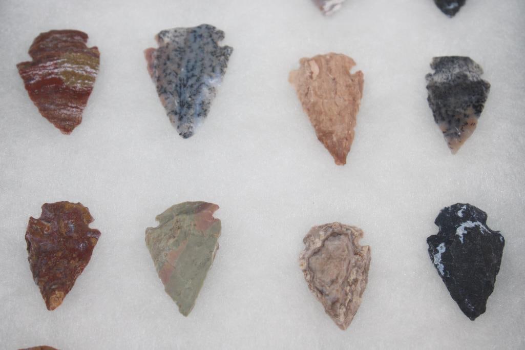 (20) Native American ARROWHEADS or Projectile Points in a Display Case - 3