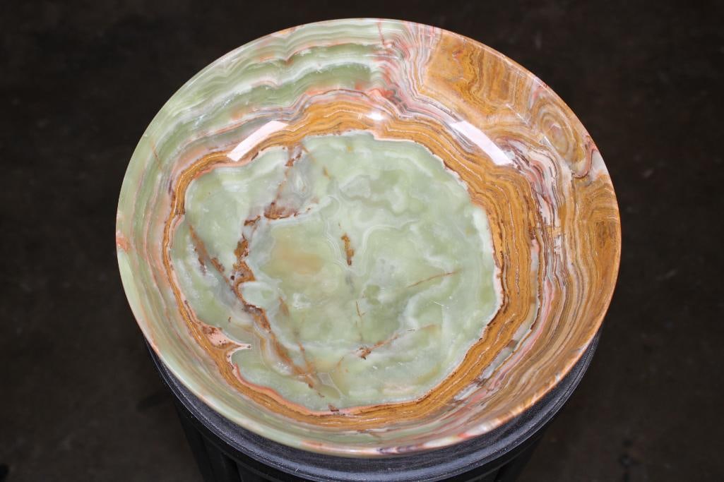 Big Polished GREEN BANDED ONYX Bowl: Big Carved and Polished GREEN BANDED ONYX Bowl It measures 11.75" Wide x 3.25" Tall and the Total Weight is 4 lbs 12 oz. Green banded onyx is a naturally banded stone valued for its visual appeal and