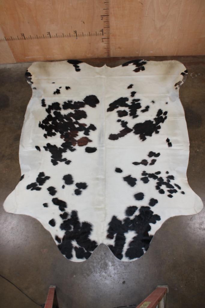 *Brand New* Speckled Tri-color COWHIDE or COWHIDE RUG: *Brand New* Speckled Tri-color COWHIDE or COWHIDE RUG. It measures 94" Long x 79" Wide and is made from 100% genuine Cowhide Leather. Cowhides are known for being durable, easy to clean, and
