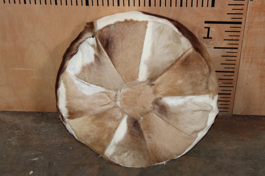 SPRINGBOK Hide Decorative Patchwork PILLOW: SPRINGBOK Hide Decorative Patchwork PILLOW. It measures 16" Wide x 3" Thick. It needs a little sewing repair to the middle, comes AS IS. DECORATIVE PILLOWS 