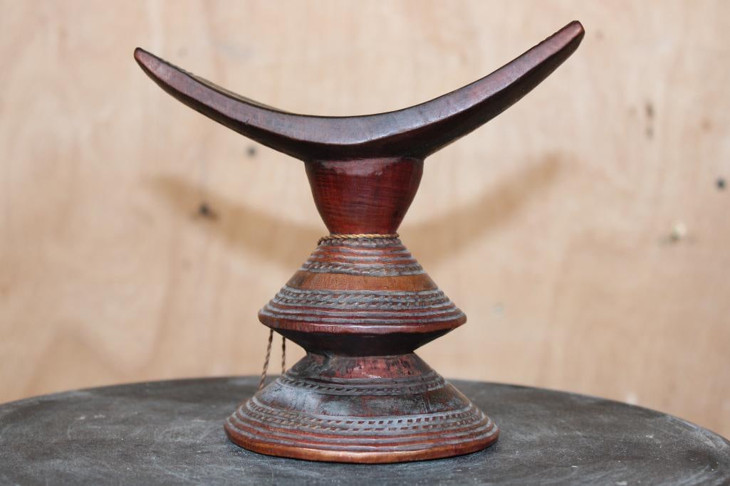 Traditional Ethiopian Headrest from the Oromo People, crafted from Wood - 2