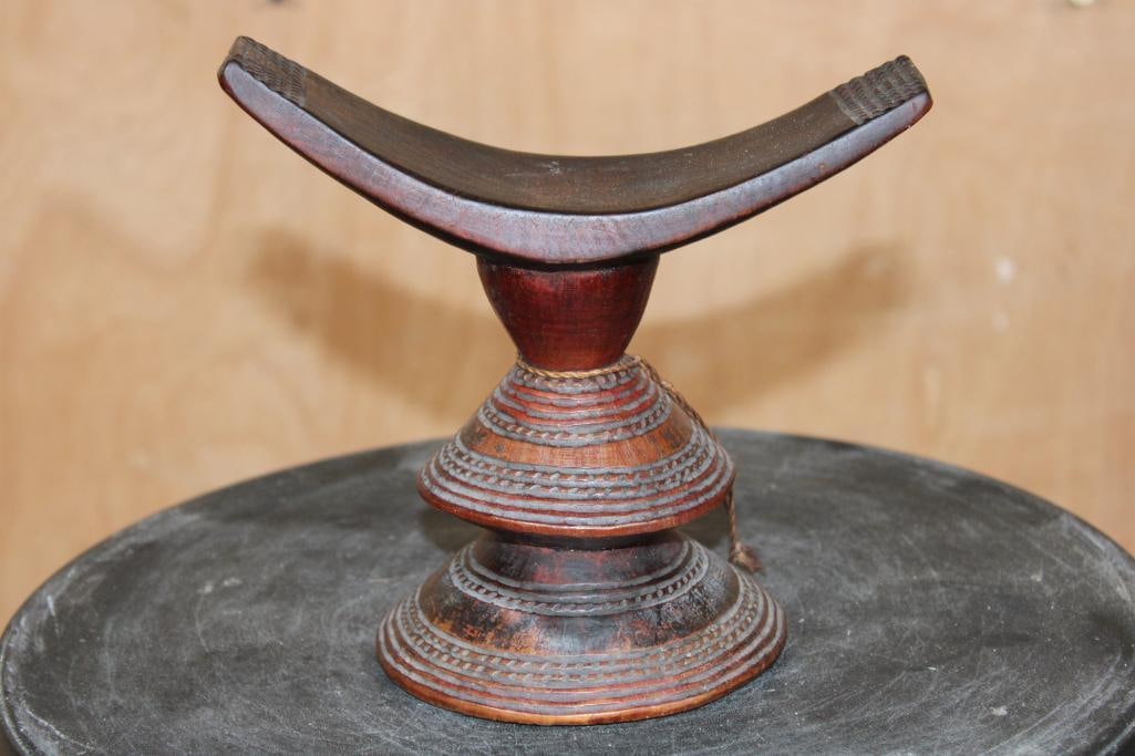 Traditional Ethiopian Headrest from the Oromo People, crafted from Wood - 3