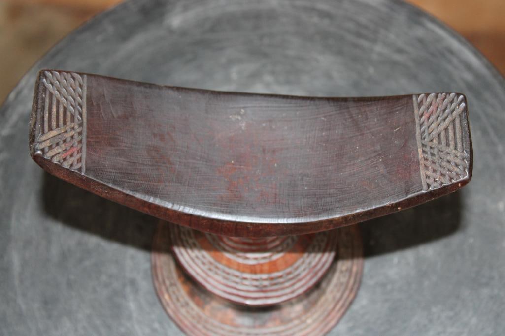 Traditional Ethiopian Headrest from the Oromo People, crafted from Wood - 4