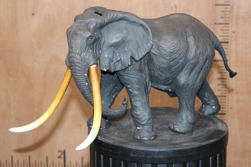 Limited #119/400 Roland Ward ELEPHANT STATUE: Limited #119/400 Roland Ward ELEPHANT STATUE. It is made of Resin and measures 21.5" Long x 10.5" Wide x 11" Tall. It Weighs 10 lbs 2 oz. COLLECTIBLE WILDLIFE STATUES 