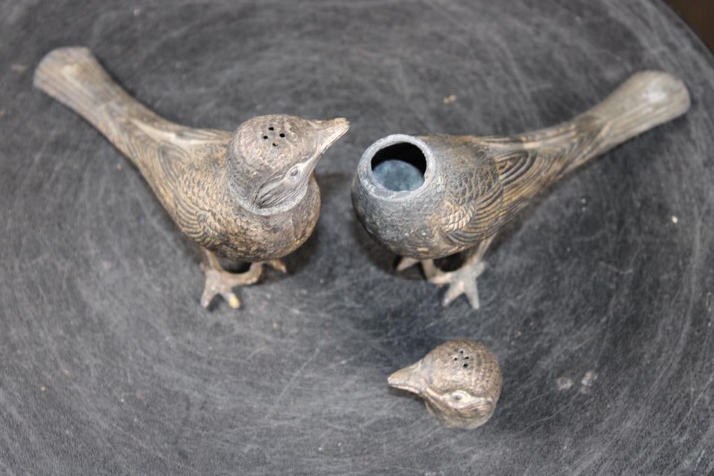 Vintage Metal Bird SALT and PEPPER SHAKER - 2