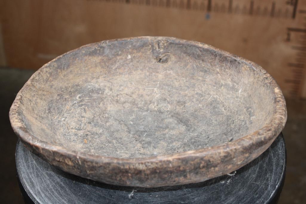 Very Old Hand-carved African Wood BOWL: Very Old Hand-carved African Wood BOWL. It measures 12" Long x 9.5" Wide x 3.25" Tall and Weighs 1 lb 2 oz. COLLECTIBLE AFRICAN ARTIFACTS 