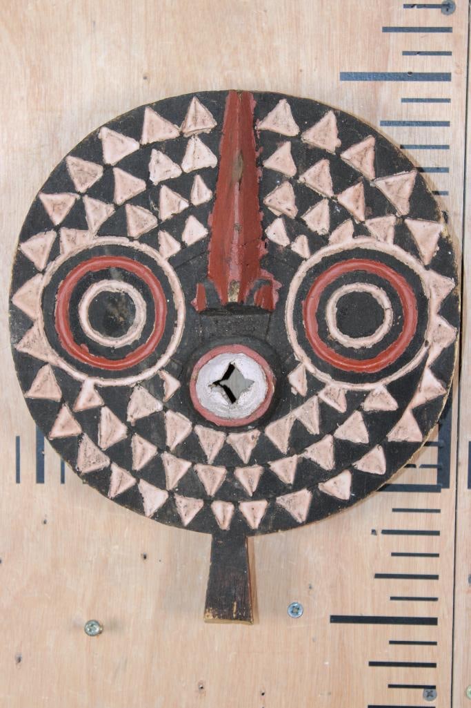 Traditional Bwa SUN MASK originating from Burkina Faso: Traditional Bwa SUN MASK originating from Burkina Faso. These are used in ceremonies to celebrate the farming season and promote abundance. It measures 12" Tall x 9.75" Wide x 1.75" Depth and appears