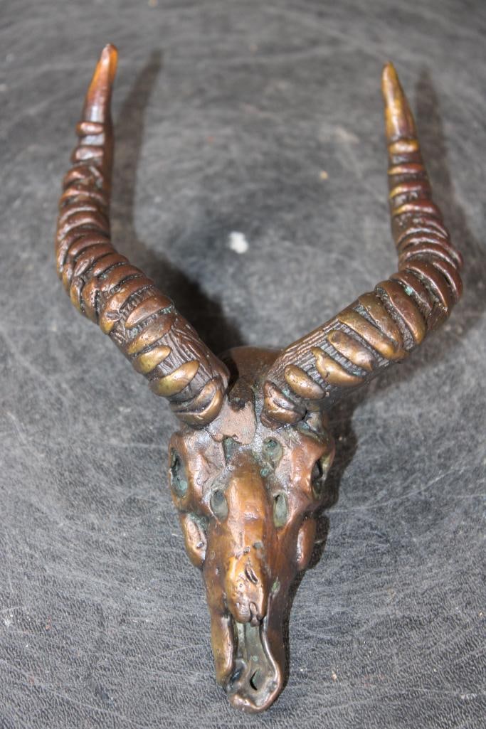 Bronze ANTELOPE Sculpture or Paper Weight: Bronze ANTELOPE Sculpture or Paper Weight. It measures 6" Long x 3.75" Wide x 1.75" Tall and Weighs 1 lb 4 oz. It has no visible maker's marks. COLLECTIBE BRONZE SCULPTURES 