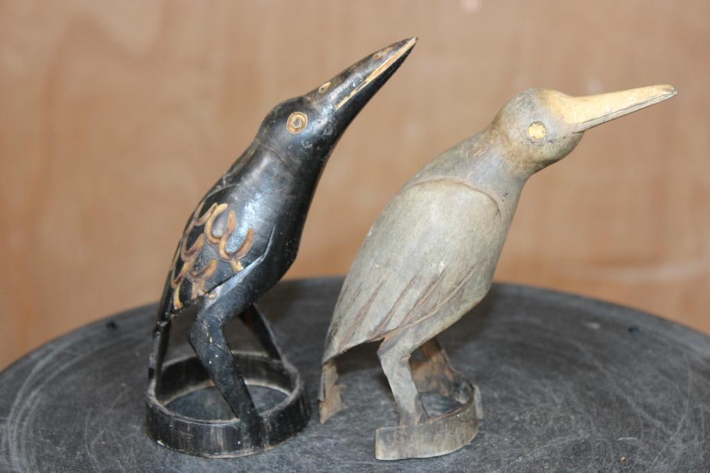 (2) Hand-carved and Polished Steer or Bovine Horn BIRD SCULPTURES: 2 Hand-carved and Polished Steer or Bovine Horn BIRD SCULPTURES. They measure 5 5/8" Tall and 5 1/8" Tall. These are vintage bird sculptures, often styled as decorative folk art or crow decoys.