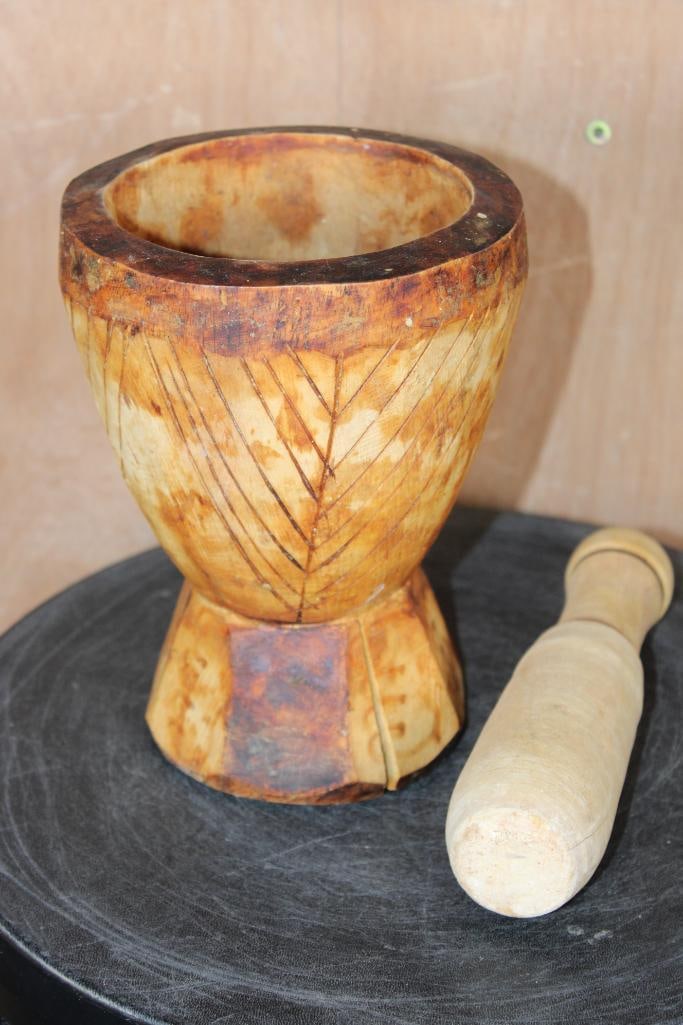 Vintage Hand-carved Wood MORTAR and PESTLE: Vintage Hand-carved Wood MORTAR and PESTLE. The Mortar measures 7.25" Tall x 5.5" Diameter (at the Bowl) and the Pestle measures 7.25" Long. COLLECTIBLE TRIBAL AFRICAN DECOR 