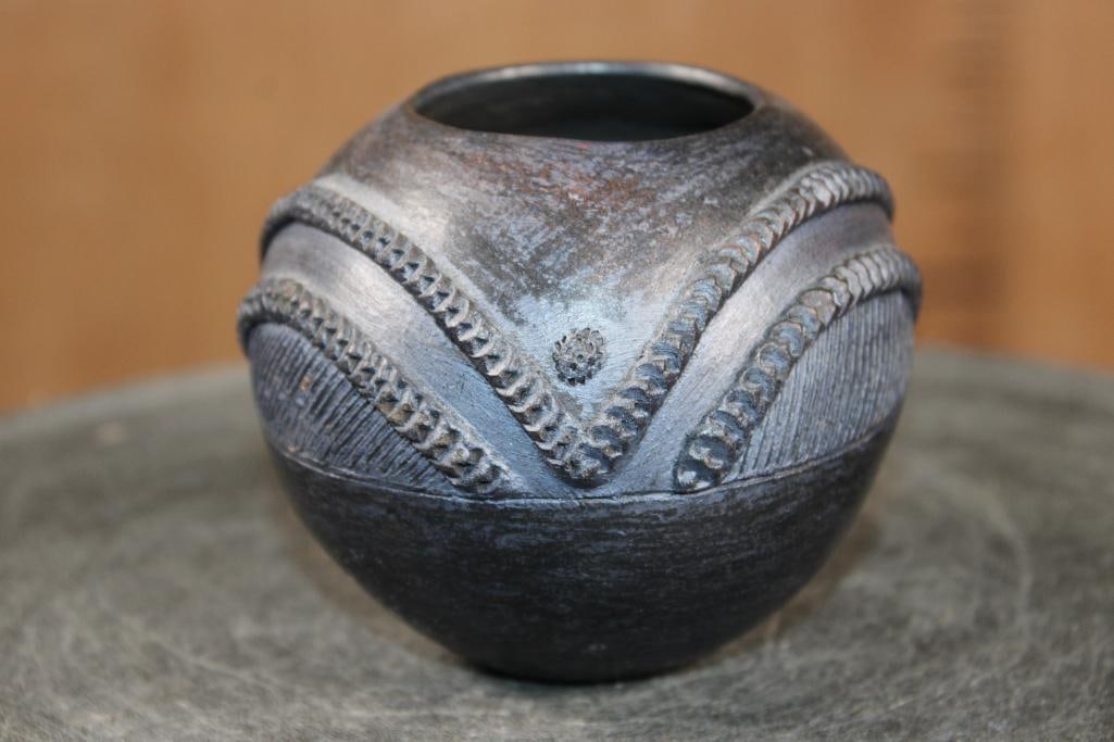 Zulu Beer Pot or UKHAMBA with Amusumpa Relief Patterns (1 of 7)