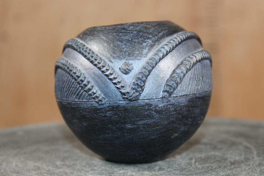 Zulu Beer Pot or UKHAMBA with Amusumpa Relief Patterns - 3