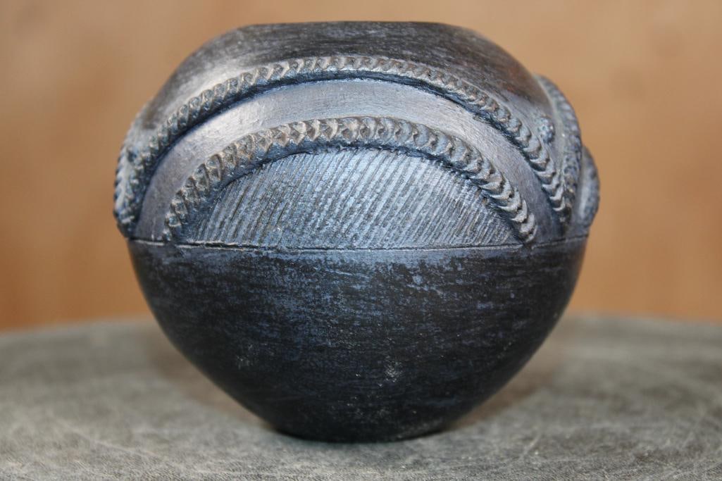 Zulu Beer Pot or UKHAMBA with Amusumpa Relief Patterns - 4