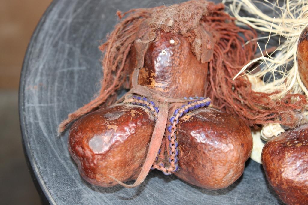 (2) Turkana Fertility DOLLS from Kenya with Salmon Vertebrae and Shells - 3