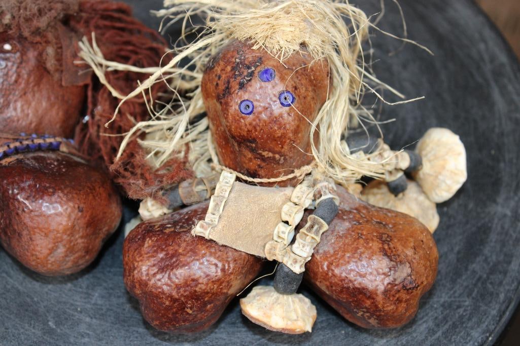 (2) Turkana Fertility DOLLS from Kenya with Salmon Vertebrae and Shells - 4