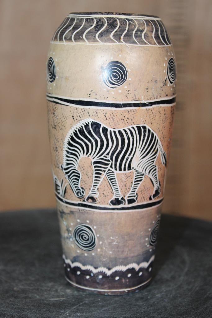 Hand-carved Zebra SOAPSTONE VASE from the Kisii Region of Kenya - 4