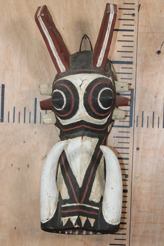 Handmade African Tribal Mask of a WARTHOG from the Bwa or Nuna People of Burkina Faso: Handmade African Tribal Mask of a WARTHOG from the Bwa or Nuna People of Burkina Faso. It measures 19.25" Long x 8.75" Wide x 7.25" Depth and it Weighs 3 lbs 4 oz. Appears to be old! COLLECTIBLE