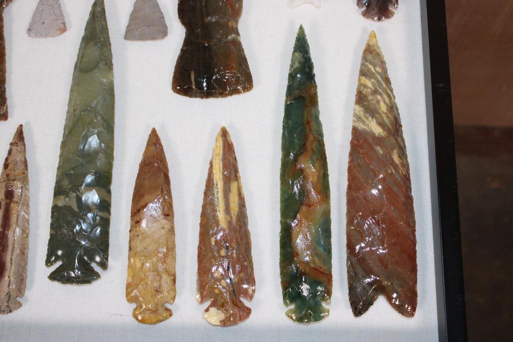 (24) Contemporary Hand-knapped Mineral ARROWHEADS and STONE POINTS in a Shadowbox - 7