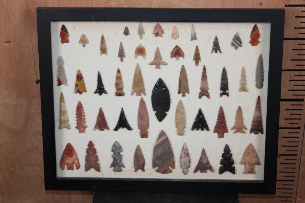 (46) Contemporary Hand-knapped ARROWHEADS in a Display: 46 Contemporary Hand-knapped ARROWHEADS or "Riker Mount" Display. They measure 3/4" to 4" Long and are displayed in a Glass Case with a hinged lid that opens. The Case measures 20" Long x 16" Wid