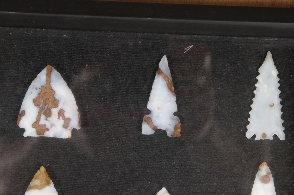 (14) Hand-knapped Polka Dot Agate ARROWHEADS in a Display Case - 4