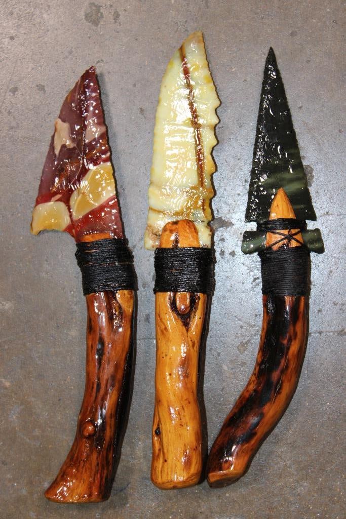 (3) Hand-knapped Native American Style KNIVES with Driftwood Handles: 3 Hand-knapped Native American Style KNIVES with Driftwood Handles. These are handmade replicas of Native American Art. They are assembled to be sturdy enough to be handled gently and displayed.