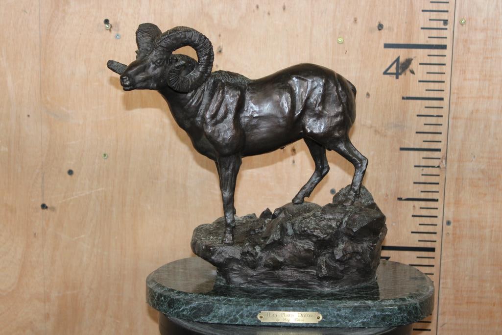 Big Original BRONZE SCULPTURE "High Plains Drifter" by Roy Harris, #435/950: Big Original ARGALI RAM Bronze Sculpture "High Plains Drifter" by Roy Harris (American 20th Century). It is Numbered #435/950 and Weighs 29 lbs 6 oz. COLLECTIBLE BRONZE SCULPTURES 