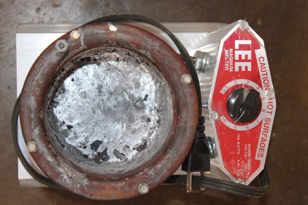 Lee Magnum Melter Model 909 for Casting Bullets or Fishing Sinkers - 2