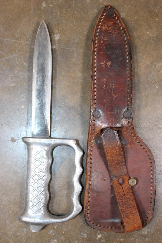 WW II Commando Fighting Knuckle Knife Named "Larry 4th Div." with Original Leather Sheath (1 of 12)